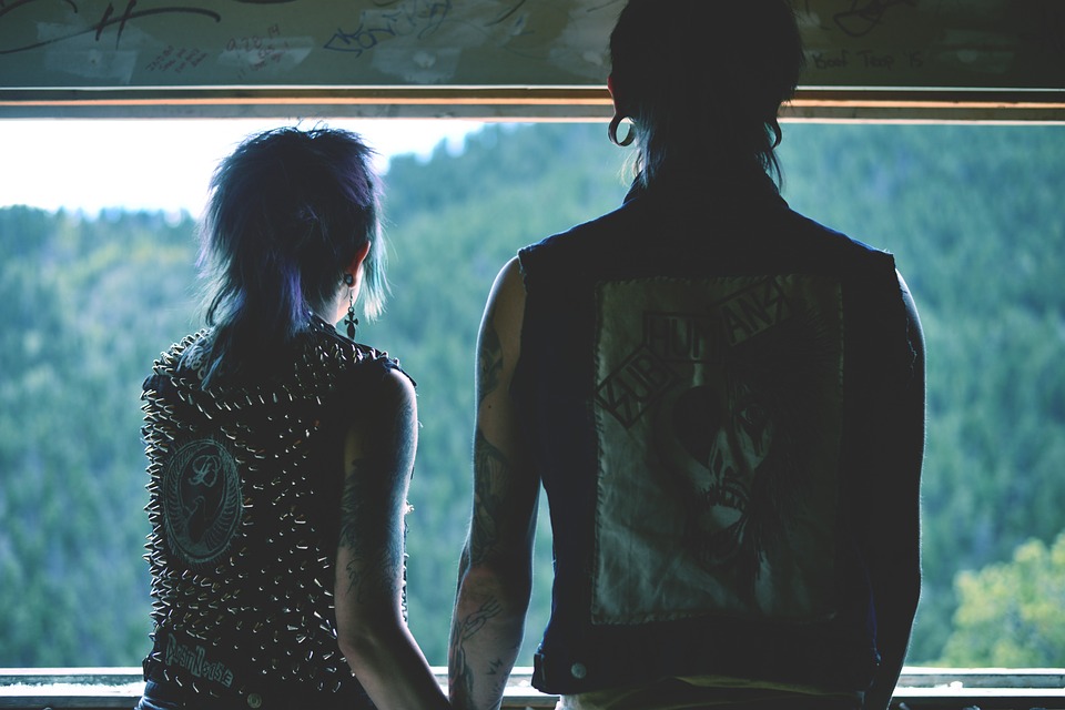 De lyckliga kompisarna – svensk punk när den är som bäst